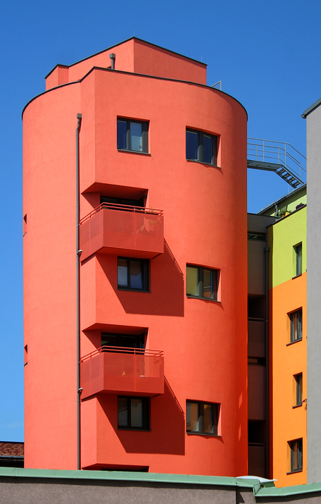 Roter Wohnturm in der Rotenhofgasse