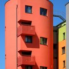 Roter Wohnturm in der Rotenhofgasse