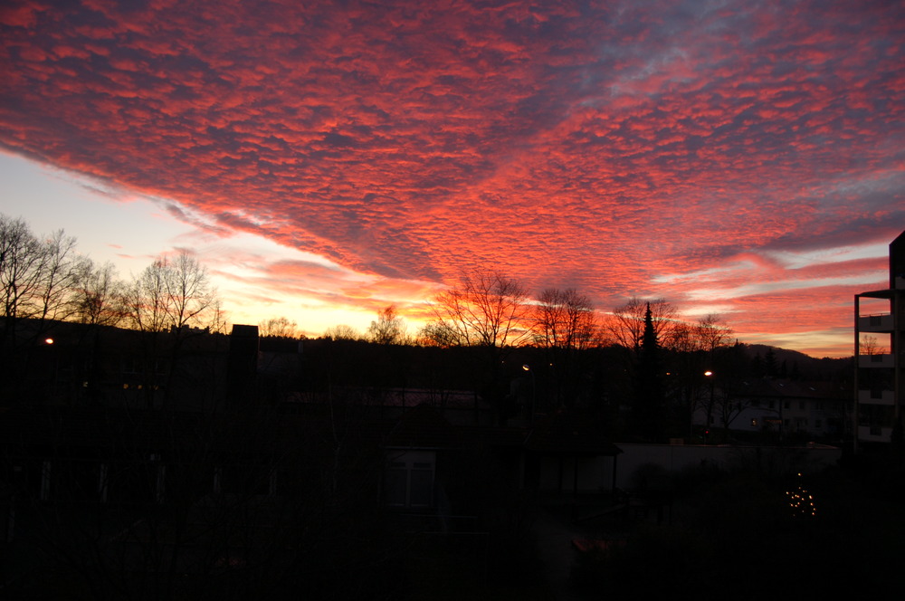 Roter Wolkenhimmel