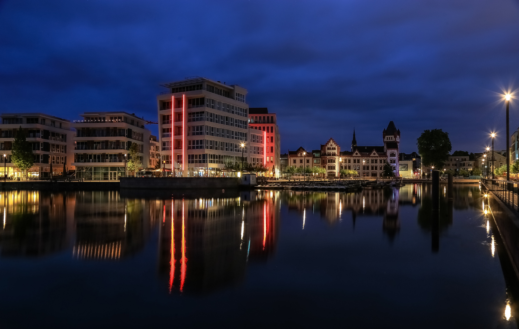 Roterstrahl im Nachtportal 