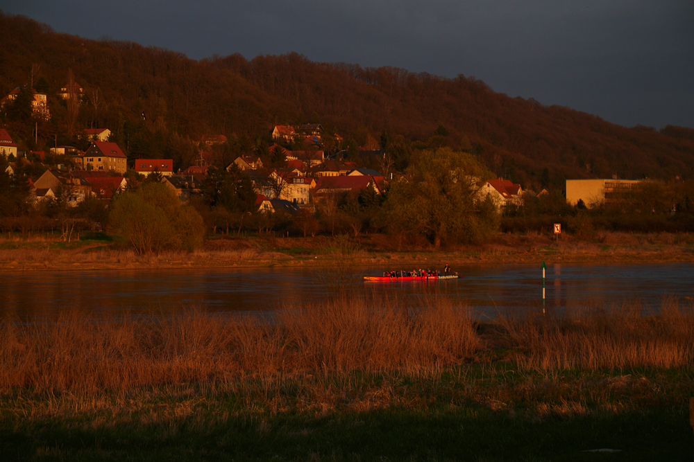 rotes boot