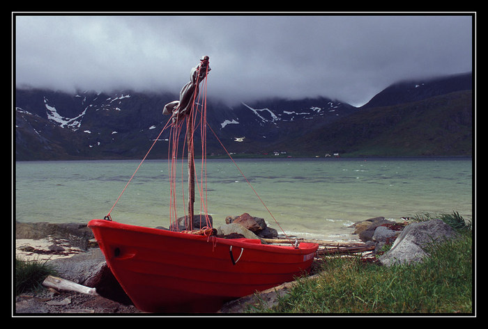 Rotes Boot von Wilfried Schneider