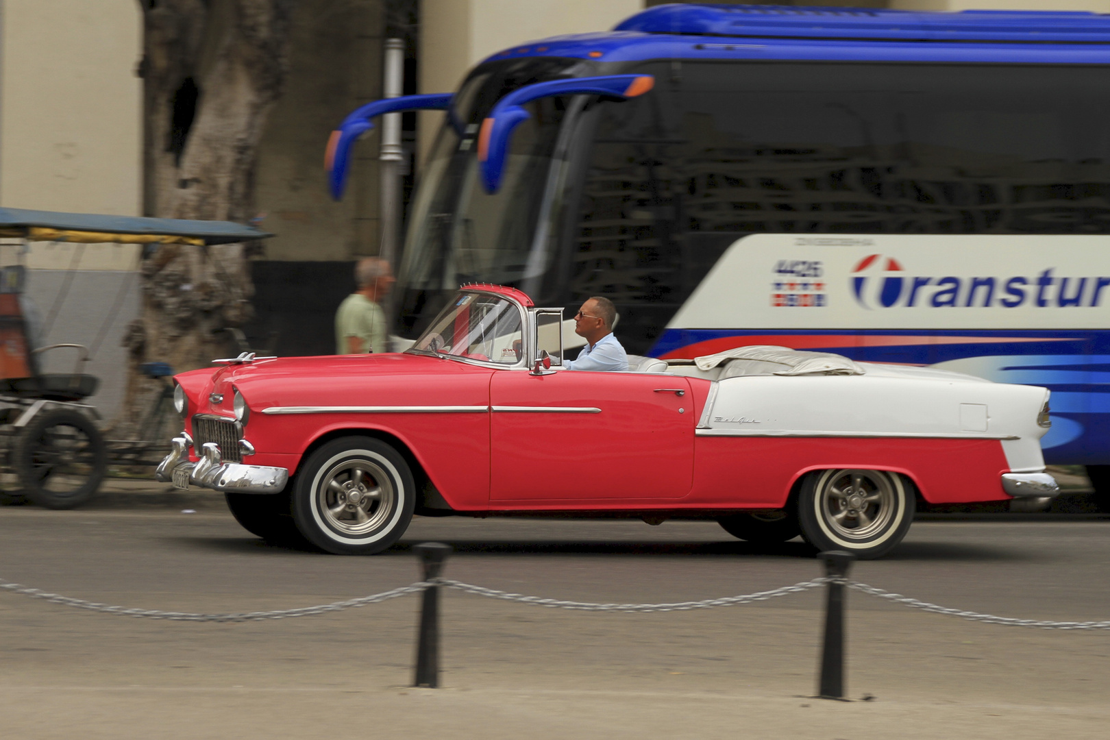 rotes Cabrio  mit weißem Heck Havana (IMG_9320)