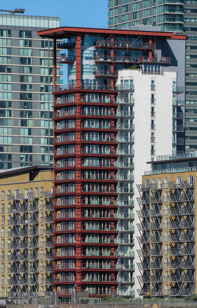 ROTES EISENHAUS