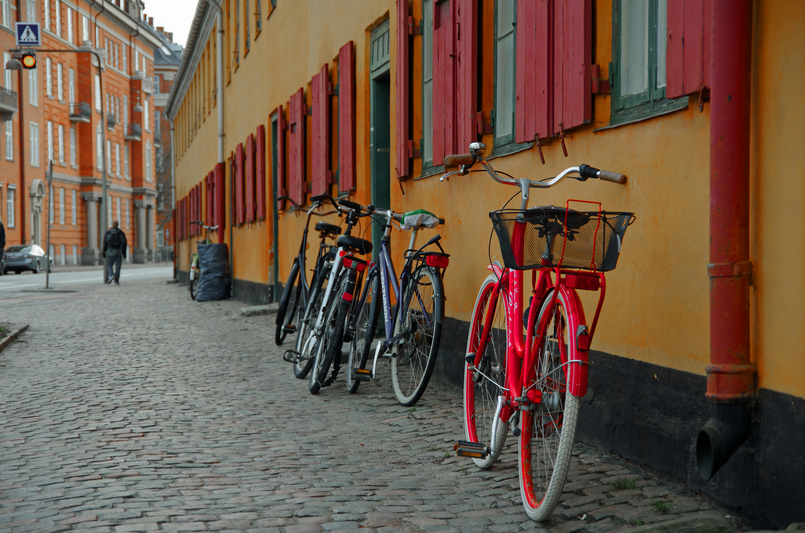 Rotes Fahrrad an der Vildandegade