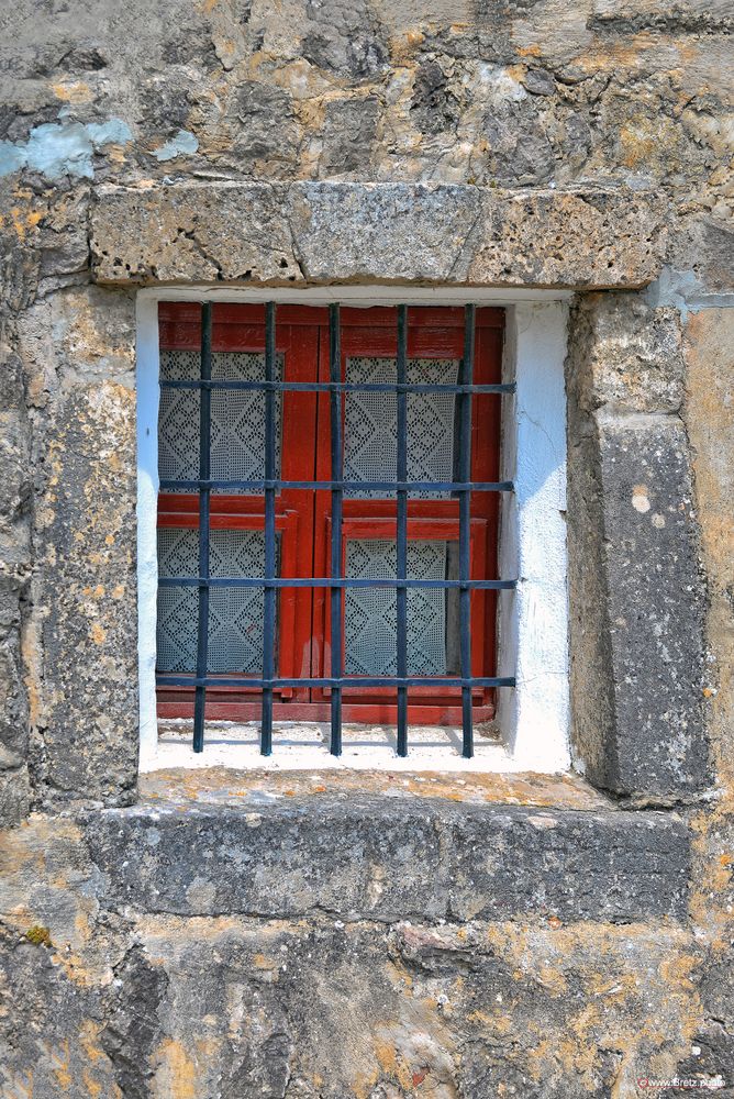 Rotes Fensterkreuz