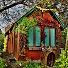 Rotes Gartenhäusle im Grünen