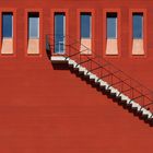 Rotes Haus mit Treppe