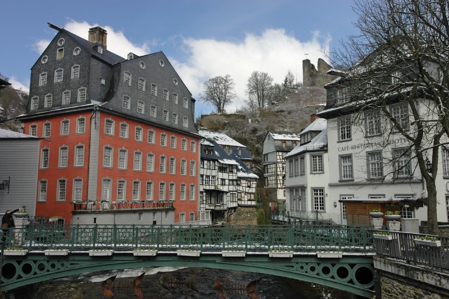 Rotes Haus und Haller-Ruine