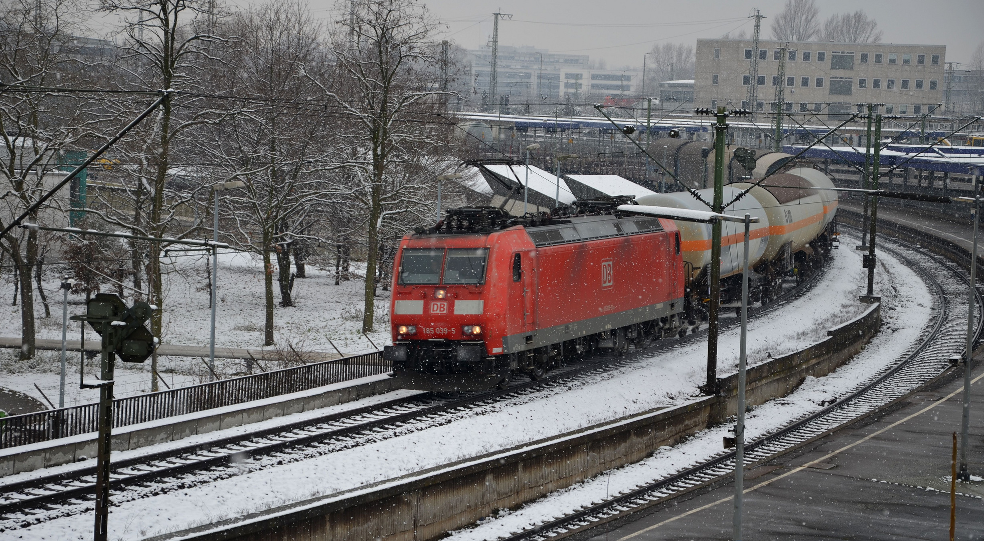 Rotes Kraftpaket