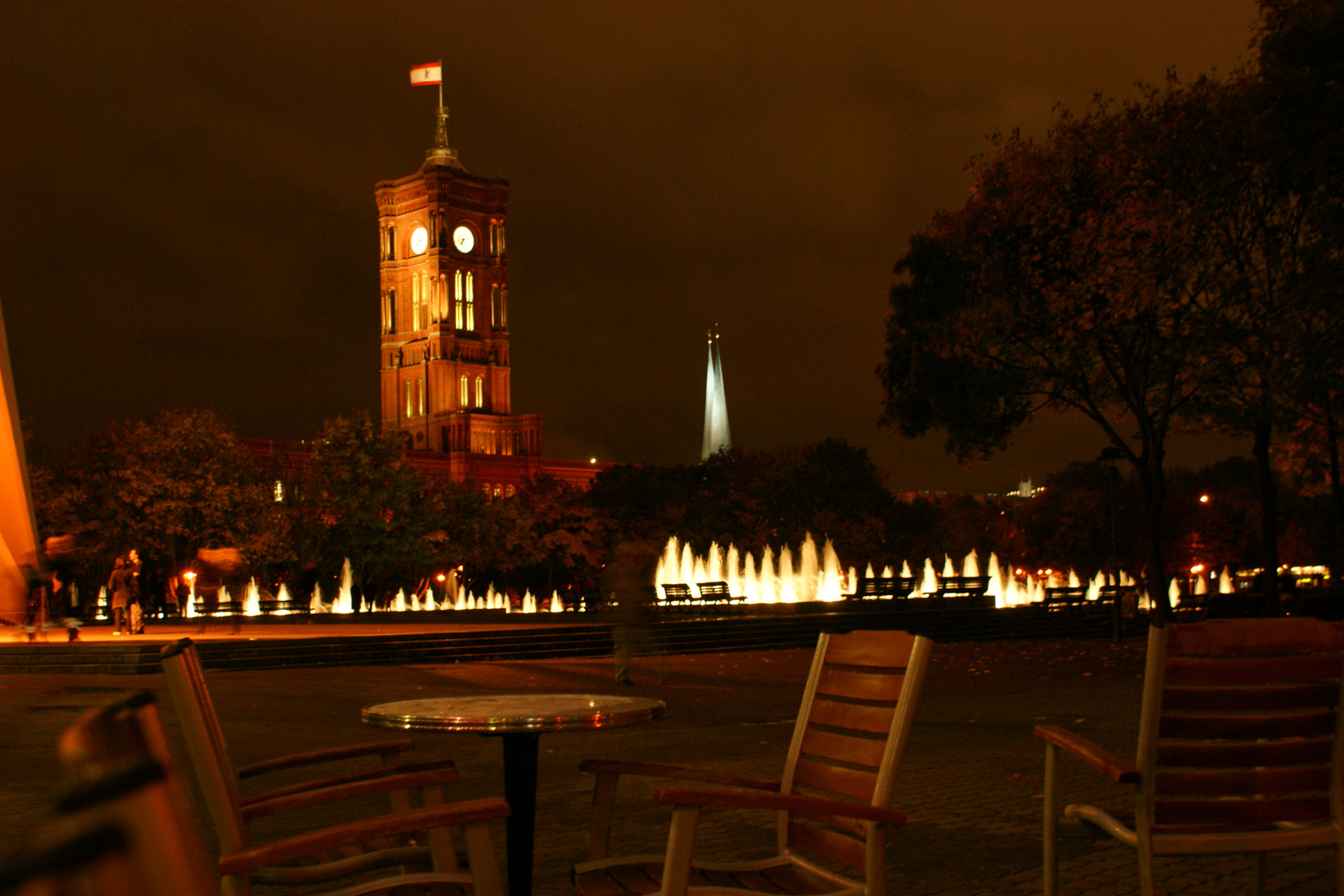 Rotes Rathaus bei Nacht