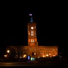 rotes Rathaus nachts