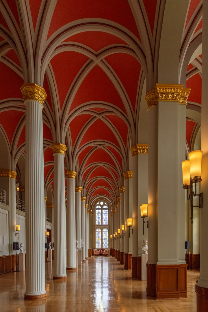 Rotes Rathaus Säulensaal