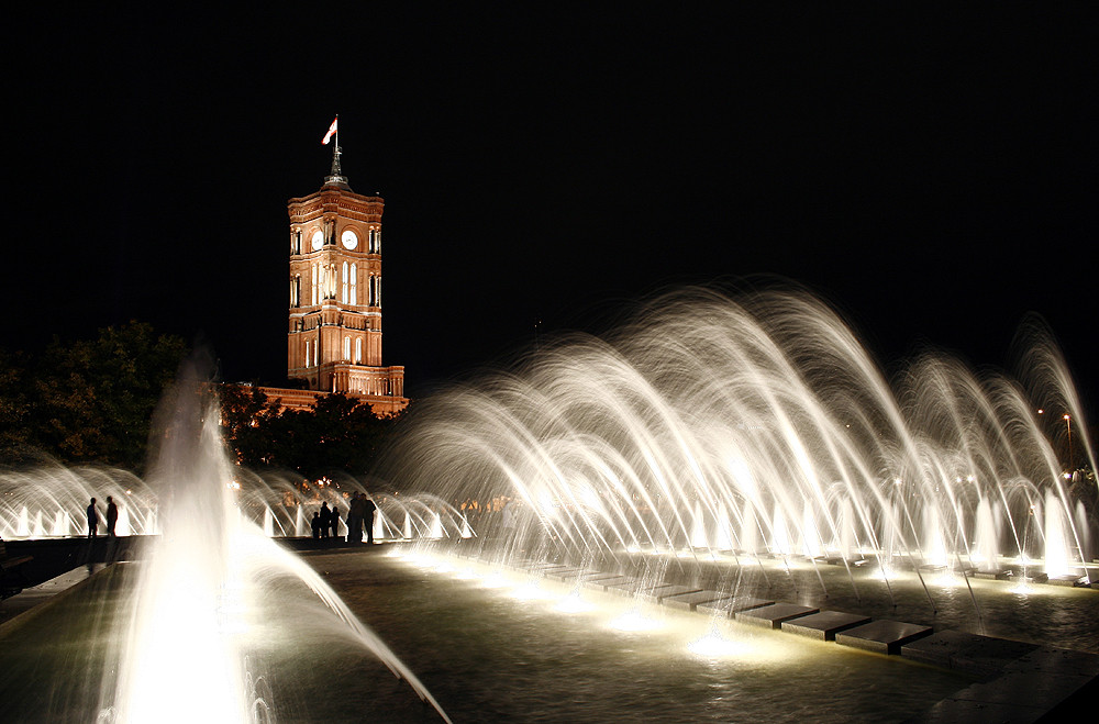 Rotes Rathaus - Wasser marsch!