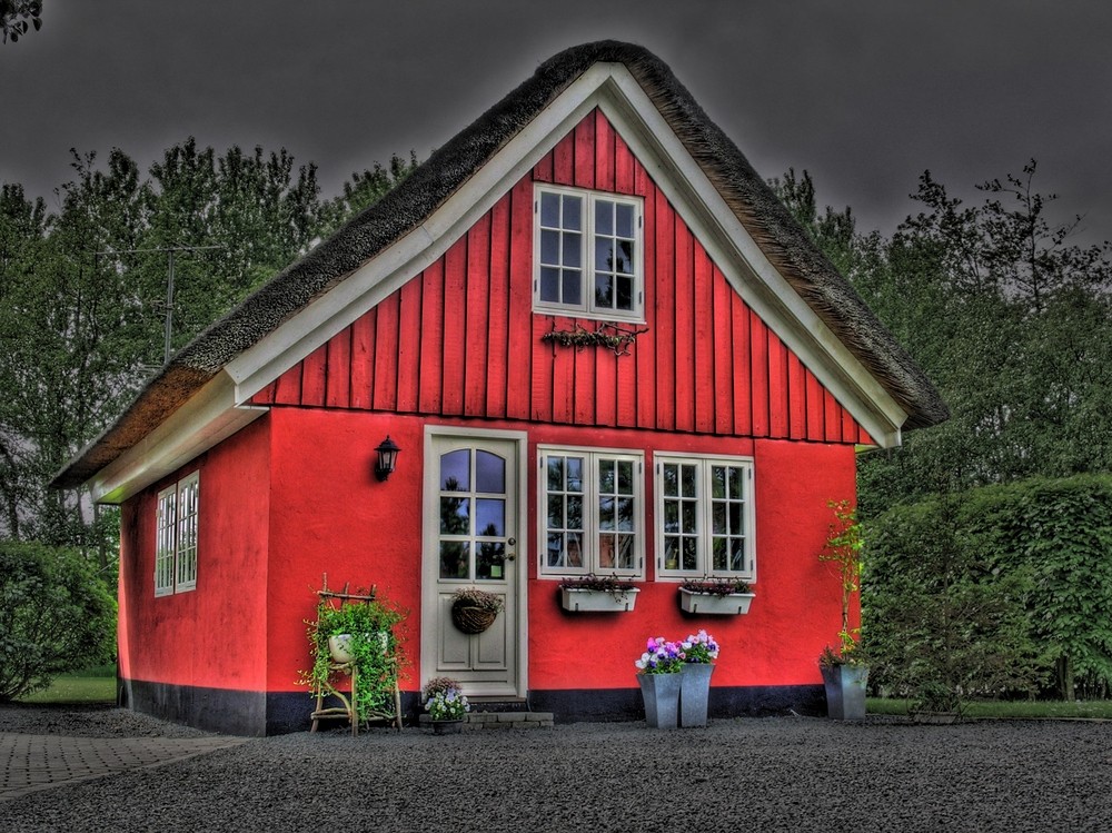 Rotes Reetdachhaus in Ho nähe Blavand