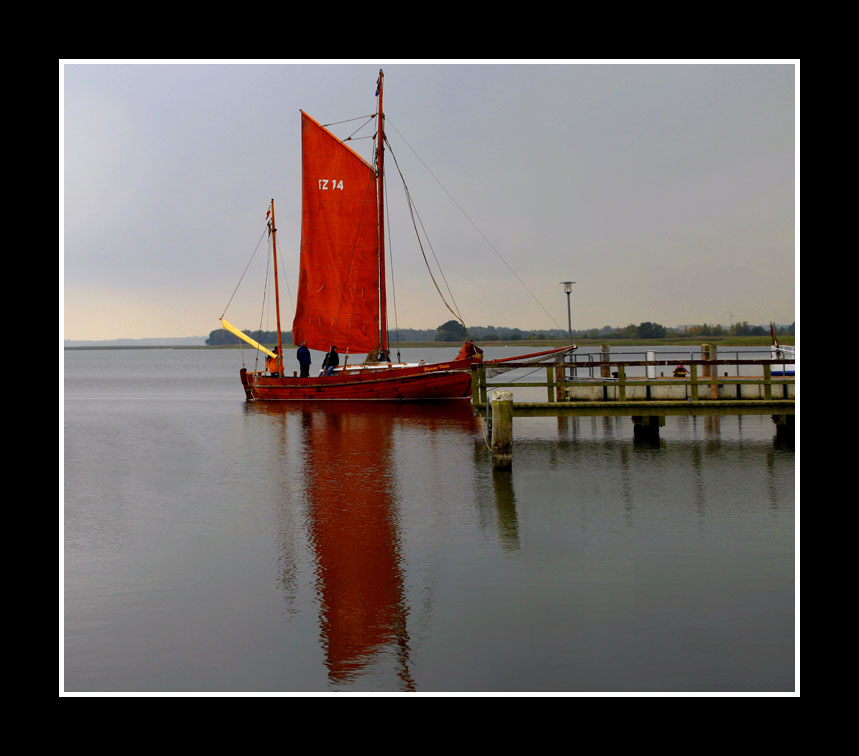 Rotes Zeesboot