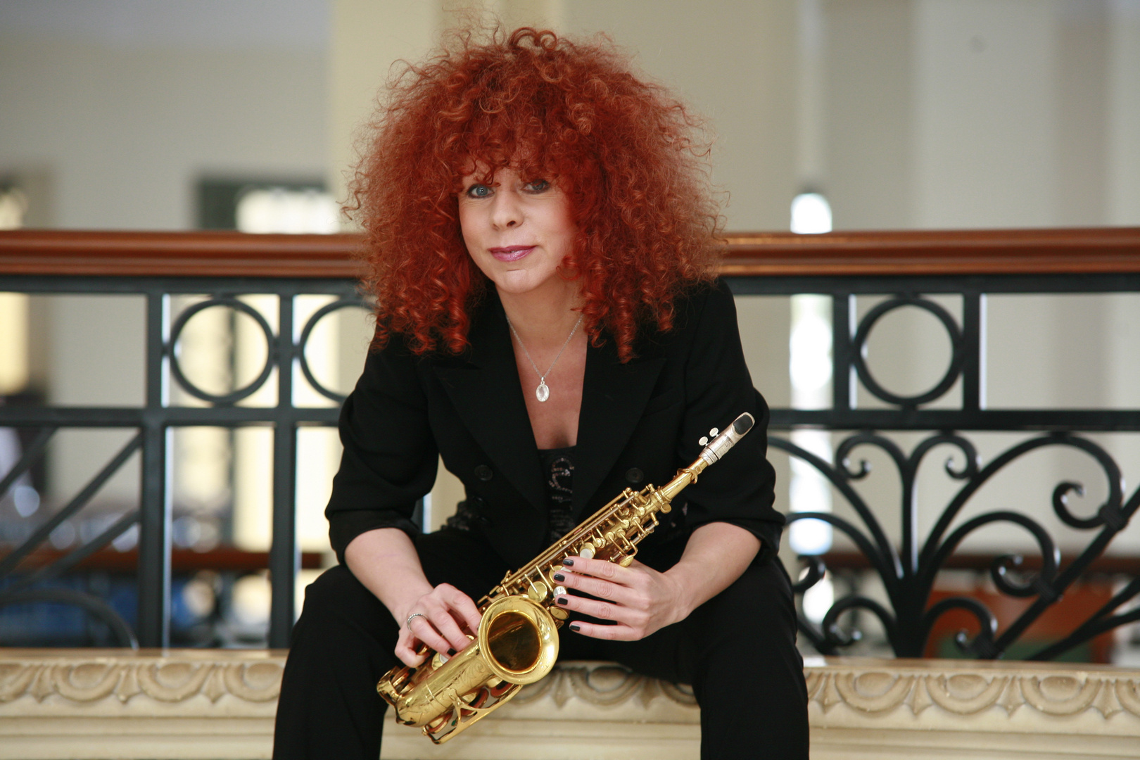 Rothaarige Saxophonistin Tina Tandler