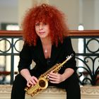 Rothaarige Saxophonistin Tina Tandler