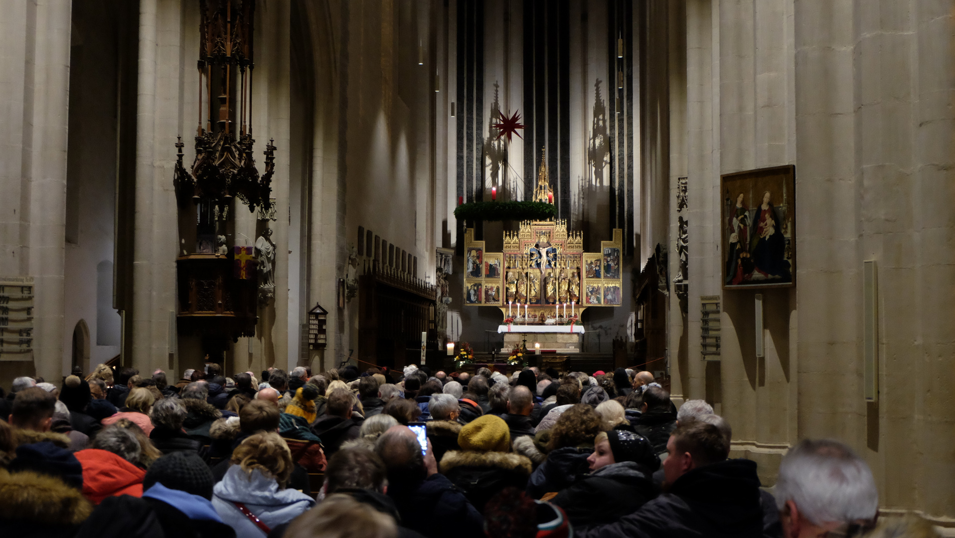 Rothenburg ob der Tauber (1) - Kirche St. Jakob - vor Beginn eines Orgellkonzerts zu Weihnachten