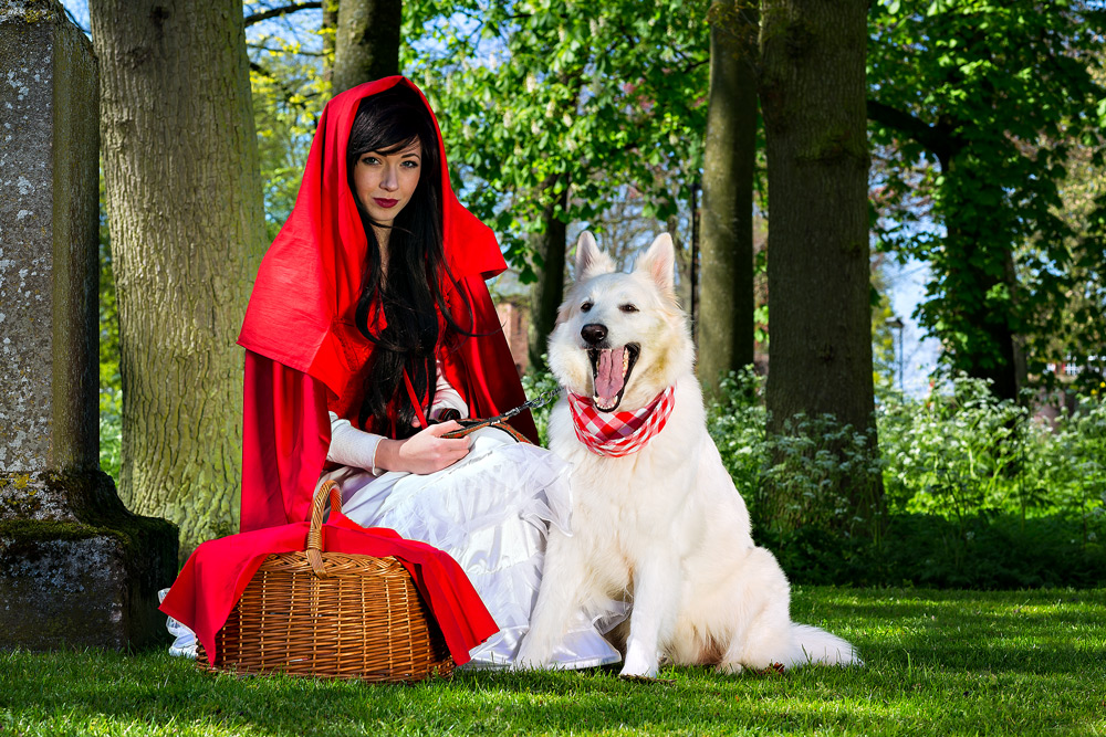 Rotkäppchen und der böse Wolf Foto & Bild portrait, portrait frauen, outdoor Bilder auf