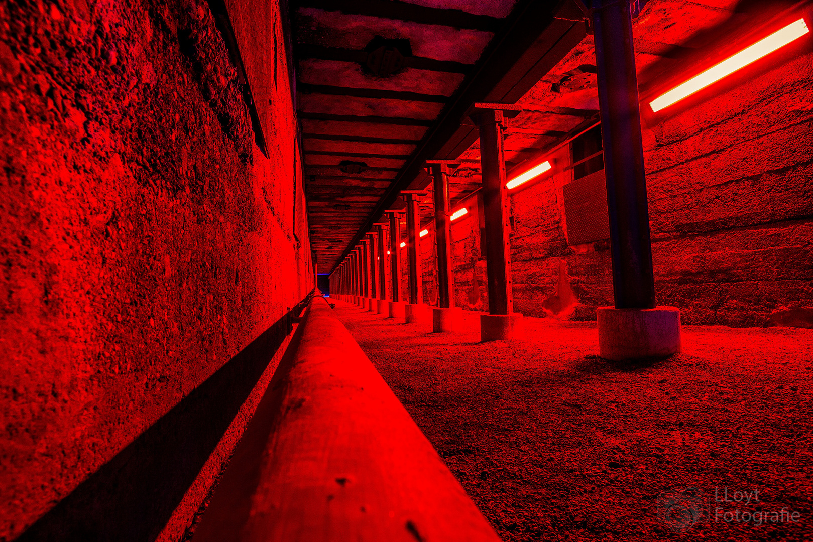 Rotlicht im Lapadu Foto & Bild  architektur, architektur bei nacht, test  Bilder auf fotocommunity