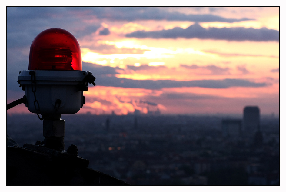 Rotlicht über Tempelhof