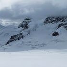 Rottalhorn und Jungfrau in Wolken
