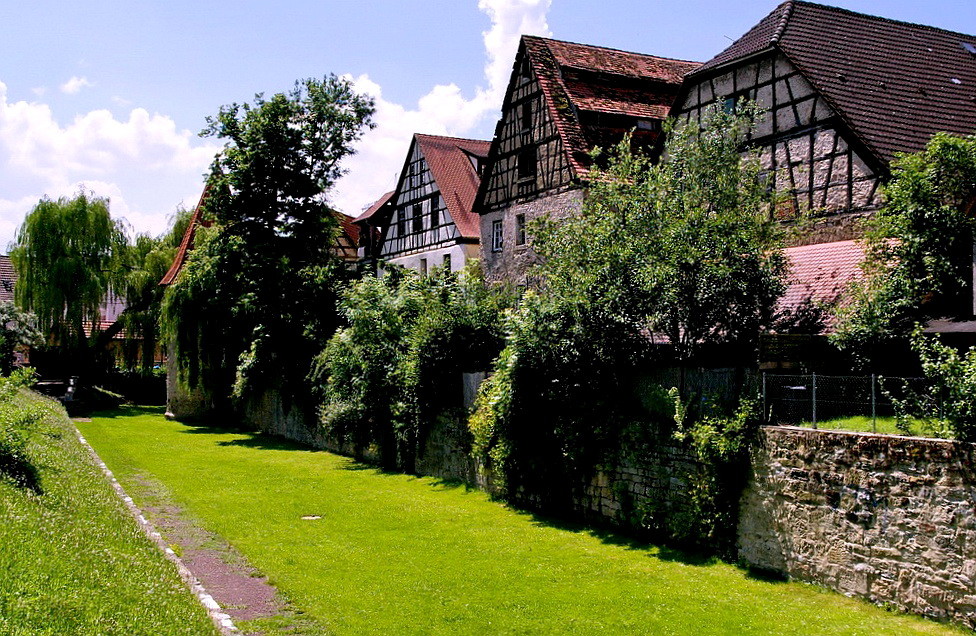 Rottenburger Stadtgraben im Gegenlicht