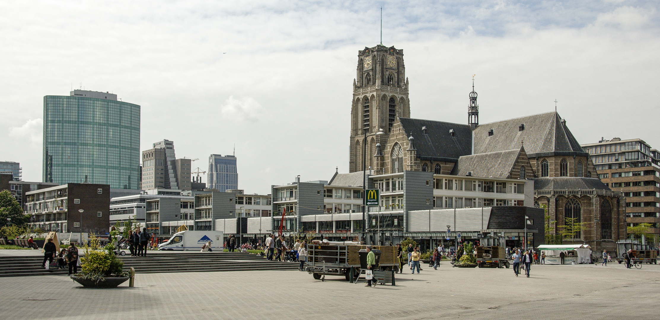 Rotterdam - Binnenrotte-Hoogstraat - WTC-building and Laurenskerk