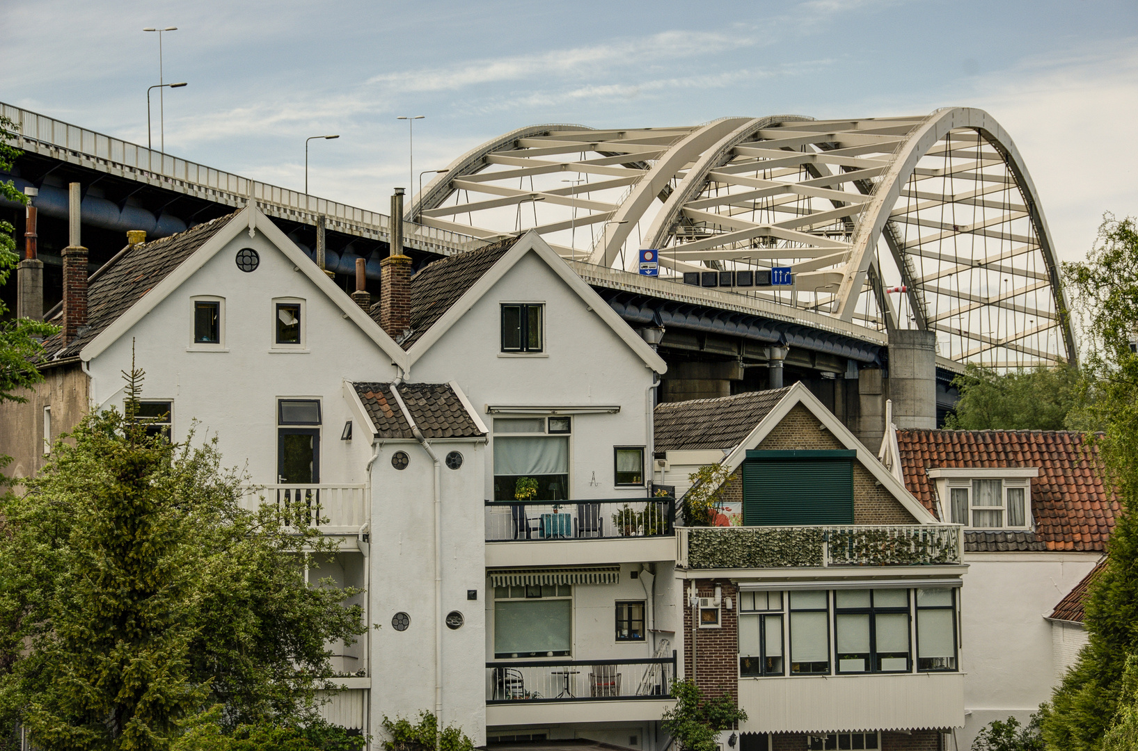 Rotterdam - Oud Ijsselmonde - van Hoochstratenweg - van Brienenoordbrug - 02