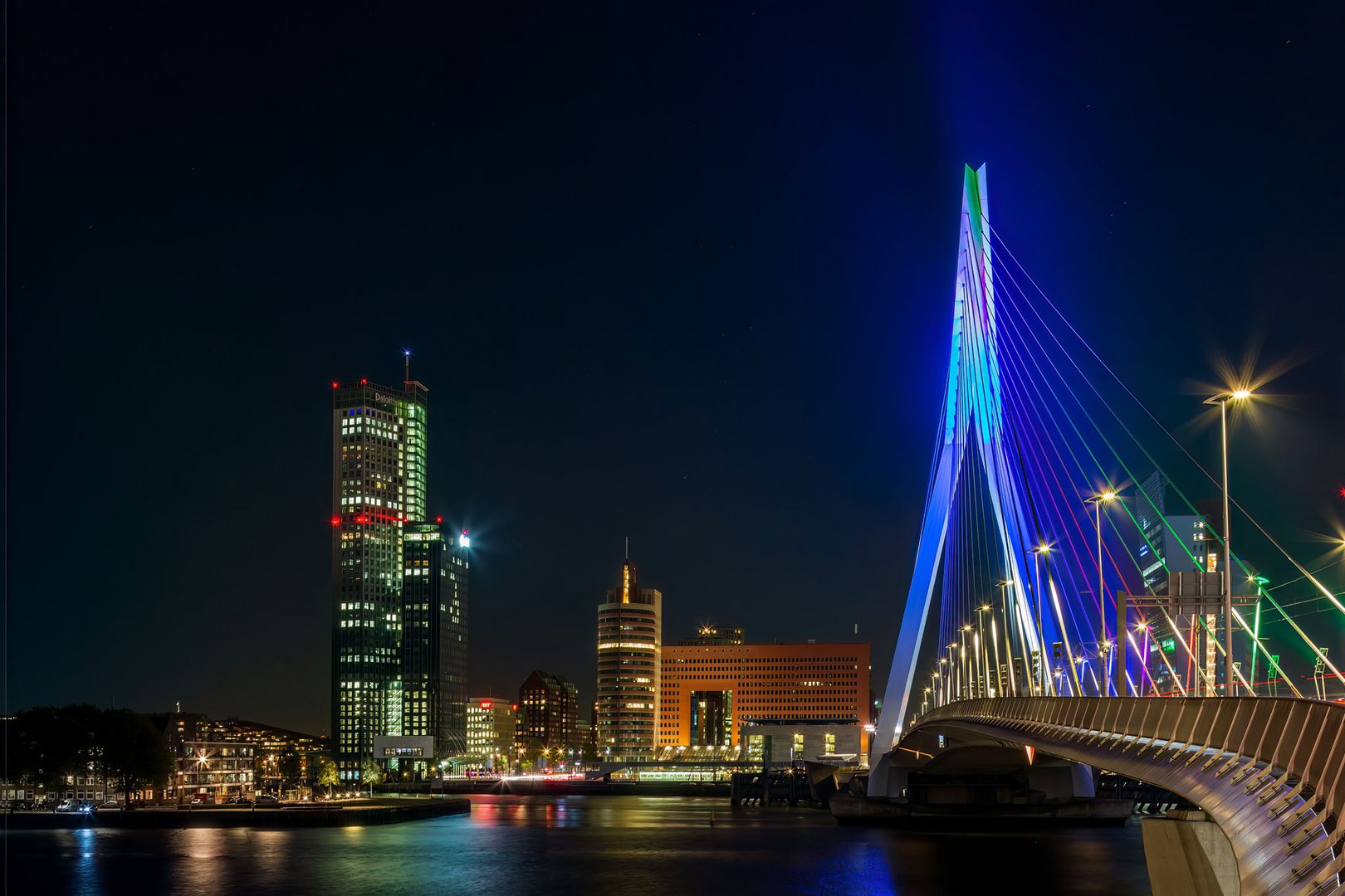 Rotterdam-Skyline mit Erasmusbrücke