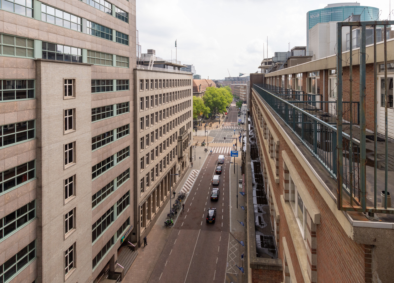 Rotterdam - Walk on the Rooftops - Aert van Nesstraat