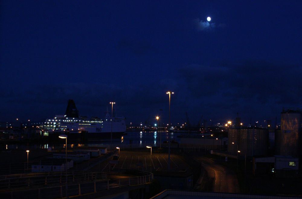 Rotterdam, Warten auf die Nachtfähre