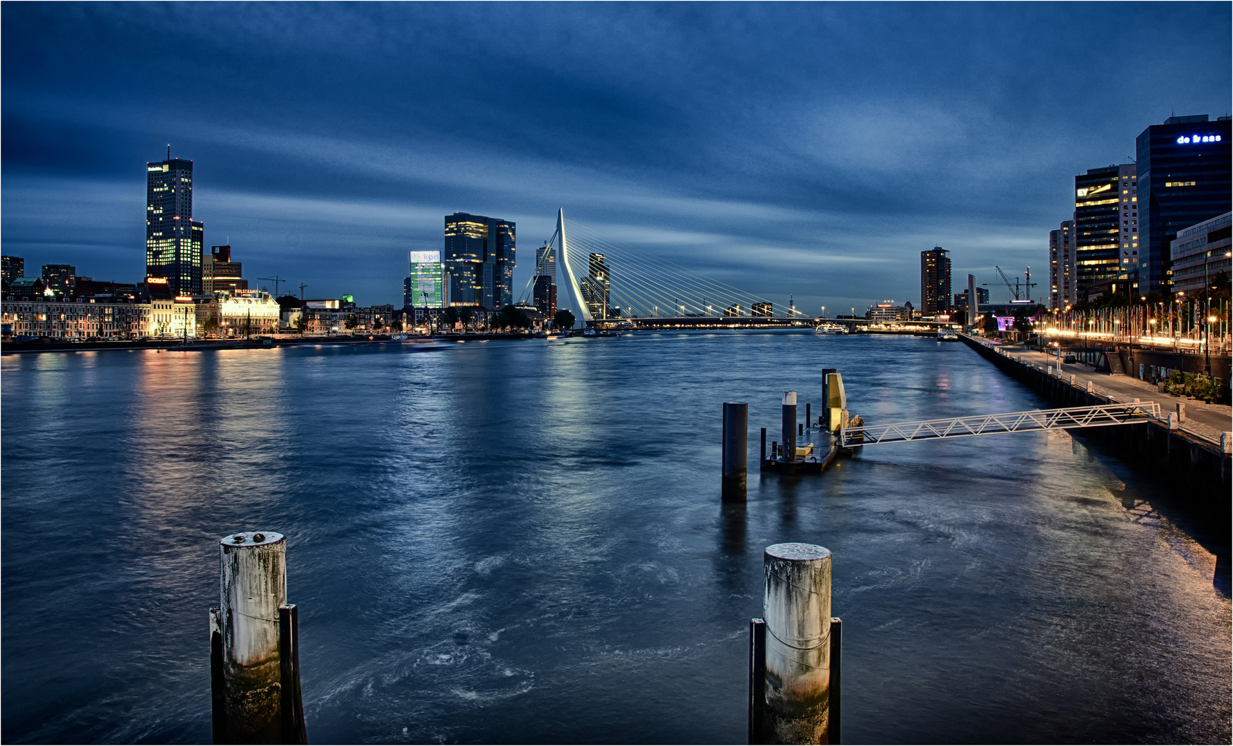 Rotterdam zur Blauen Stunde