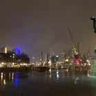 Rotterdamer Hafen bei Nacht