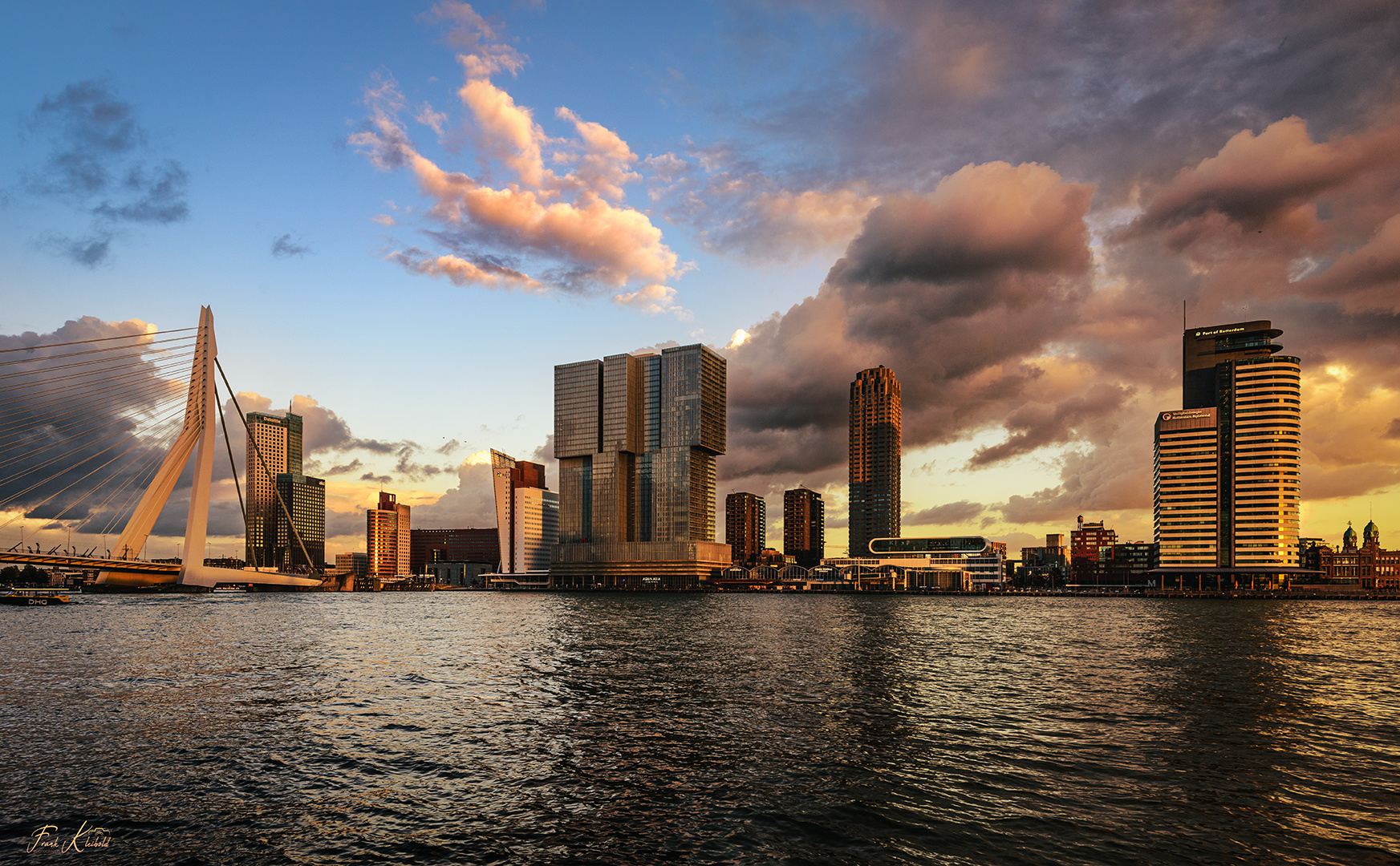 Rotterdamer Hafen im goldenen Licht