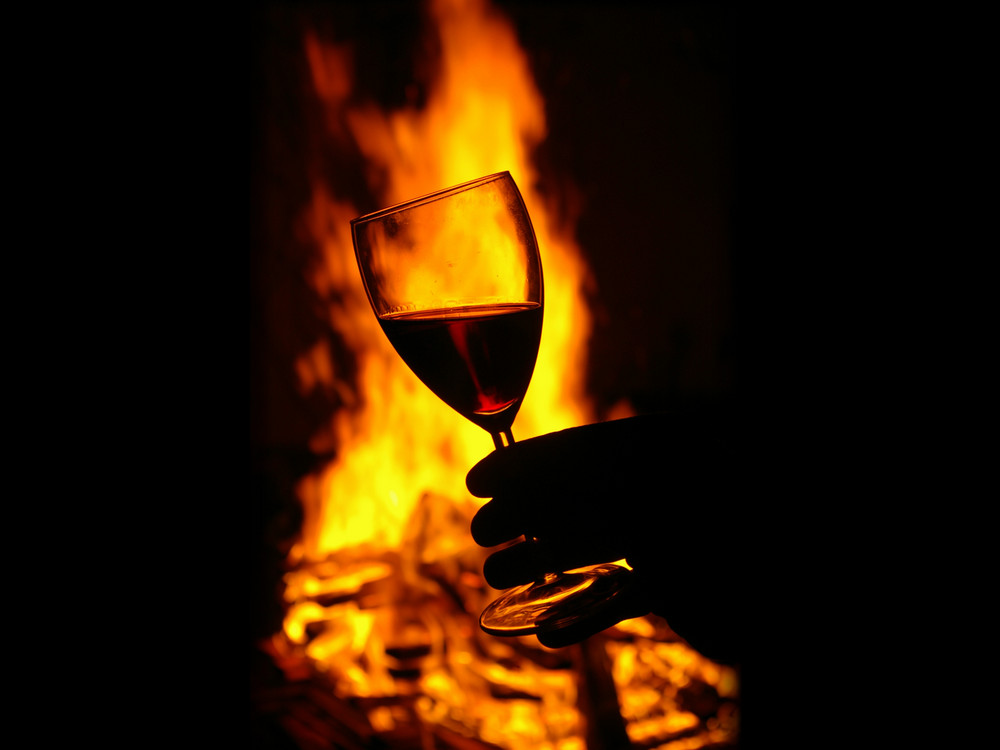 Rotwein bei Osterfeuer