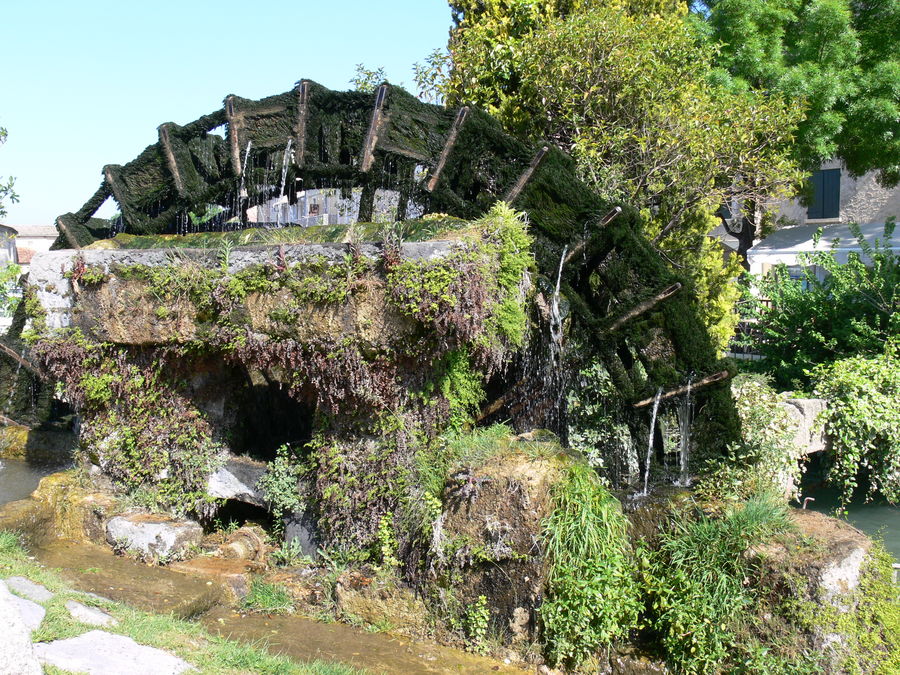 roue à aube à l'Isle sur la Sorgue