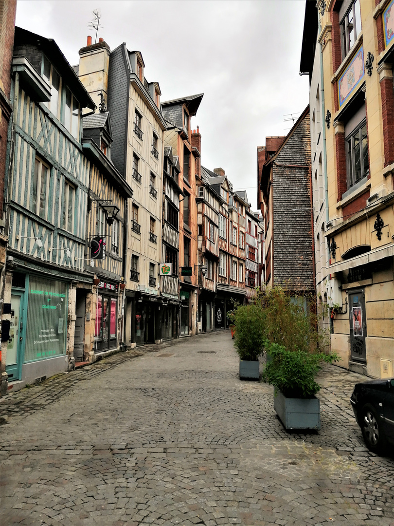 Rouen - leere Straße