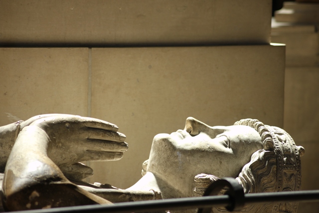 Rouen-Normandie sunshine on a grave