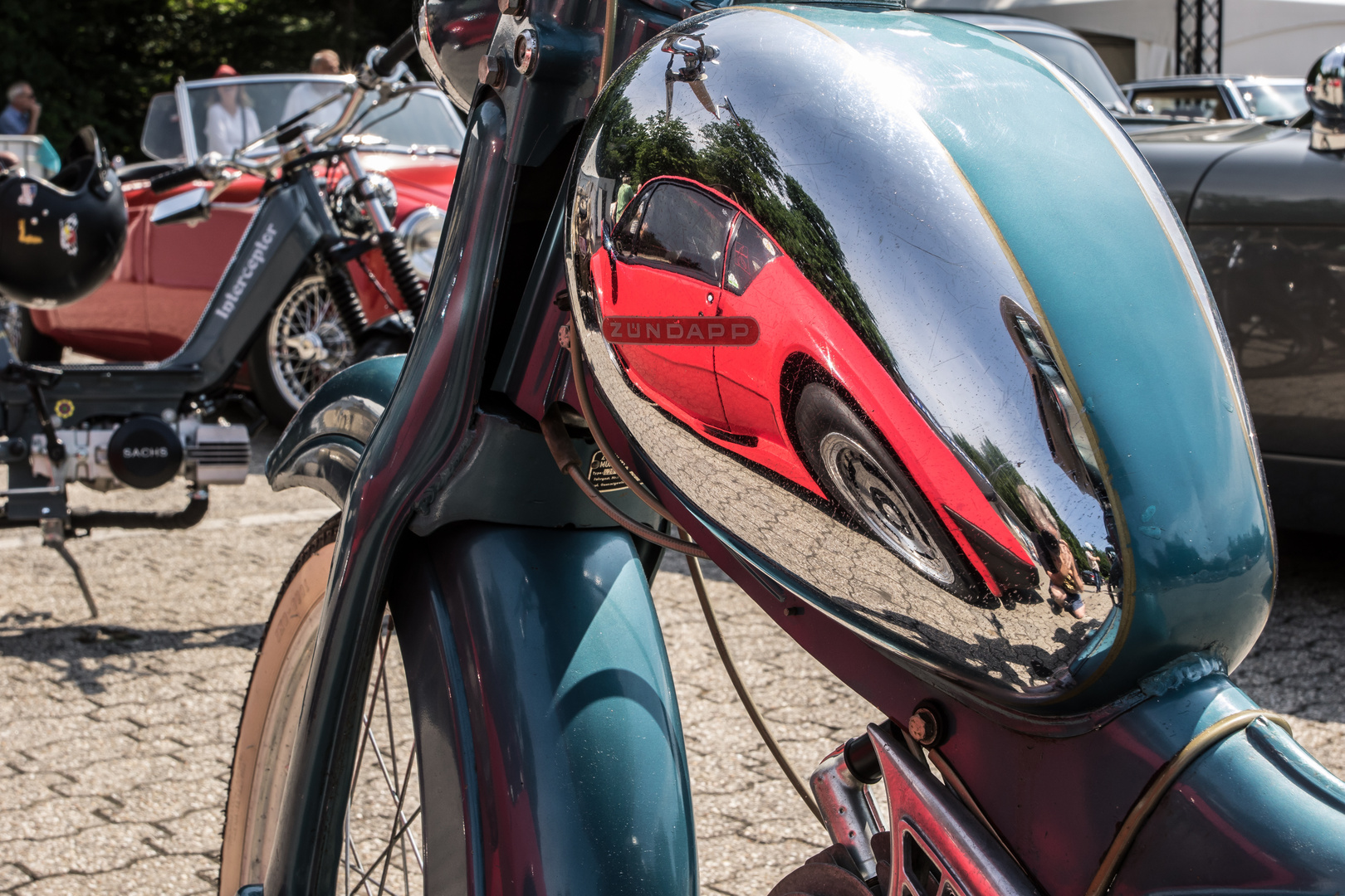 Rouge dans le miroir