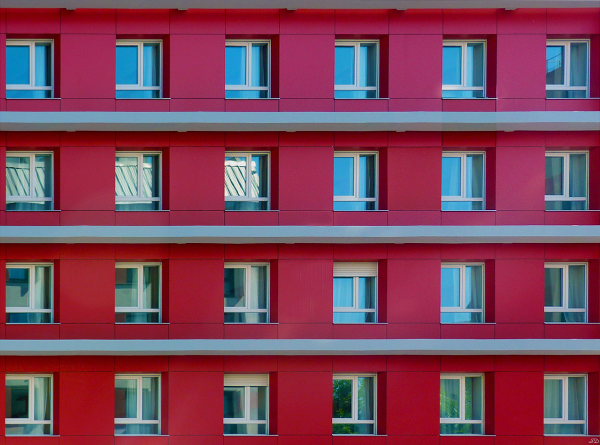 Rouge façade.