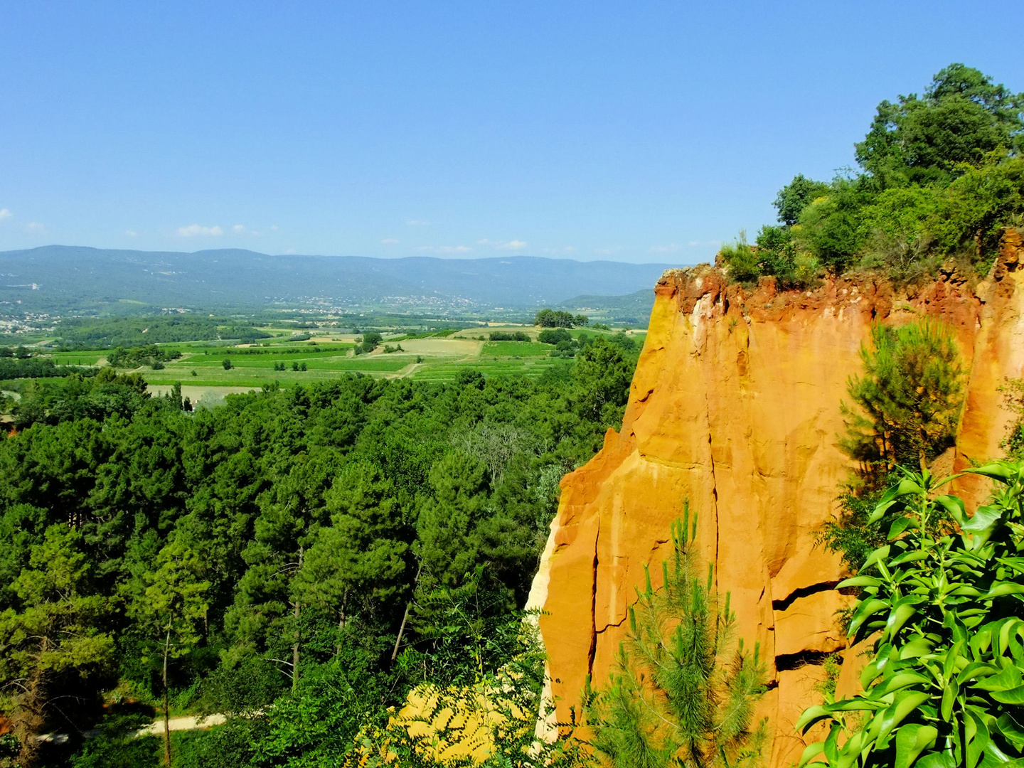 Rouge-Roussillon. 2