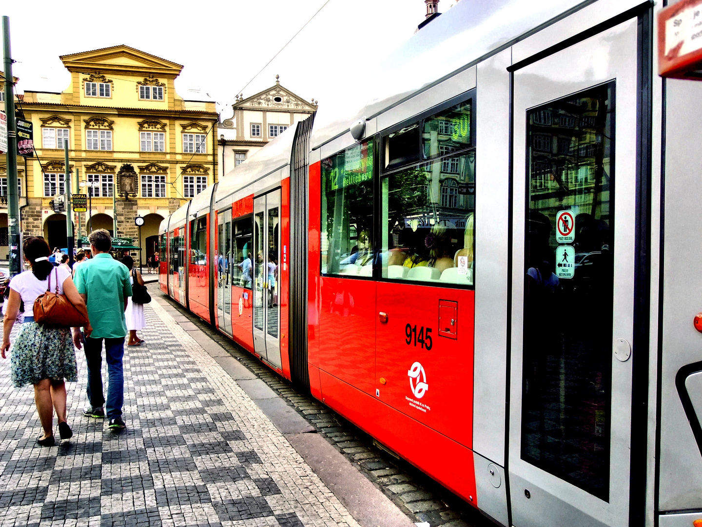 Rouge-tram