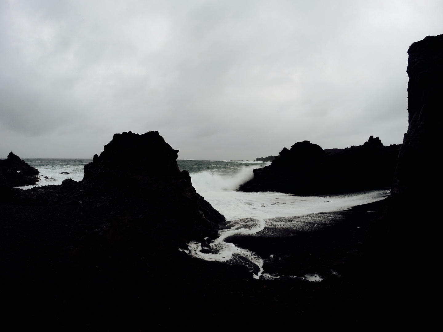 rough iceland - black beach Djúpalónssandur 