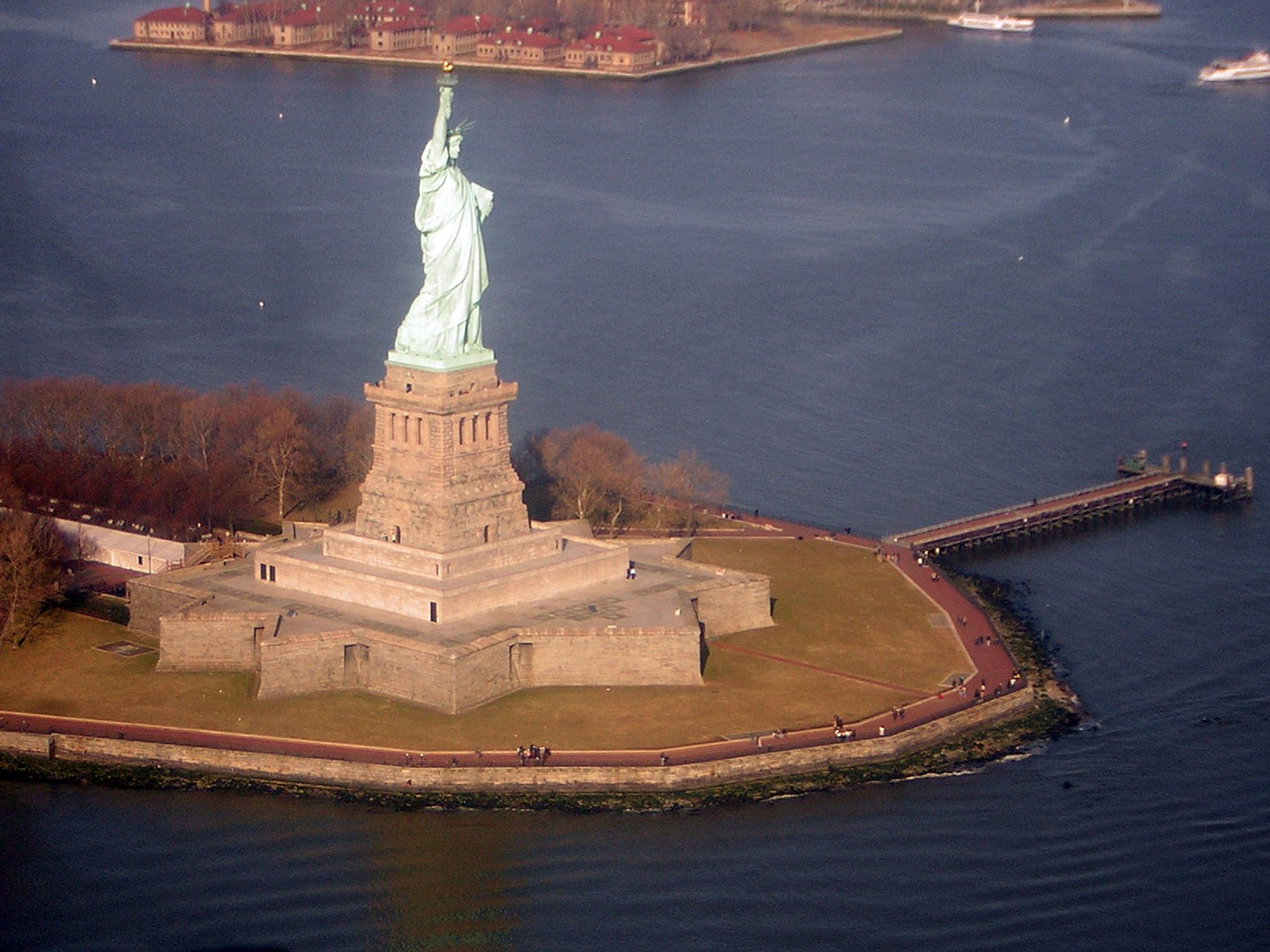 Roundflight NYC - Statue of Liberty - 10.01.2006