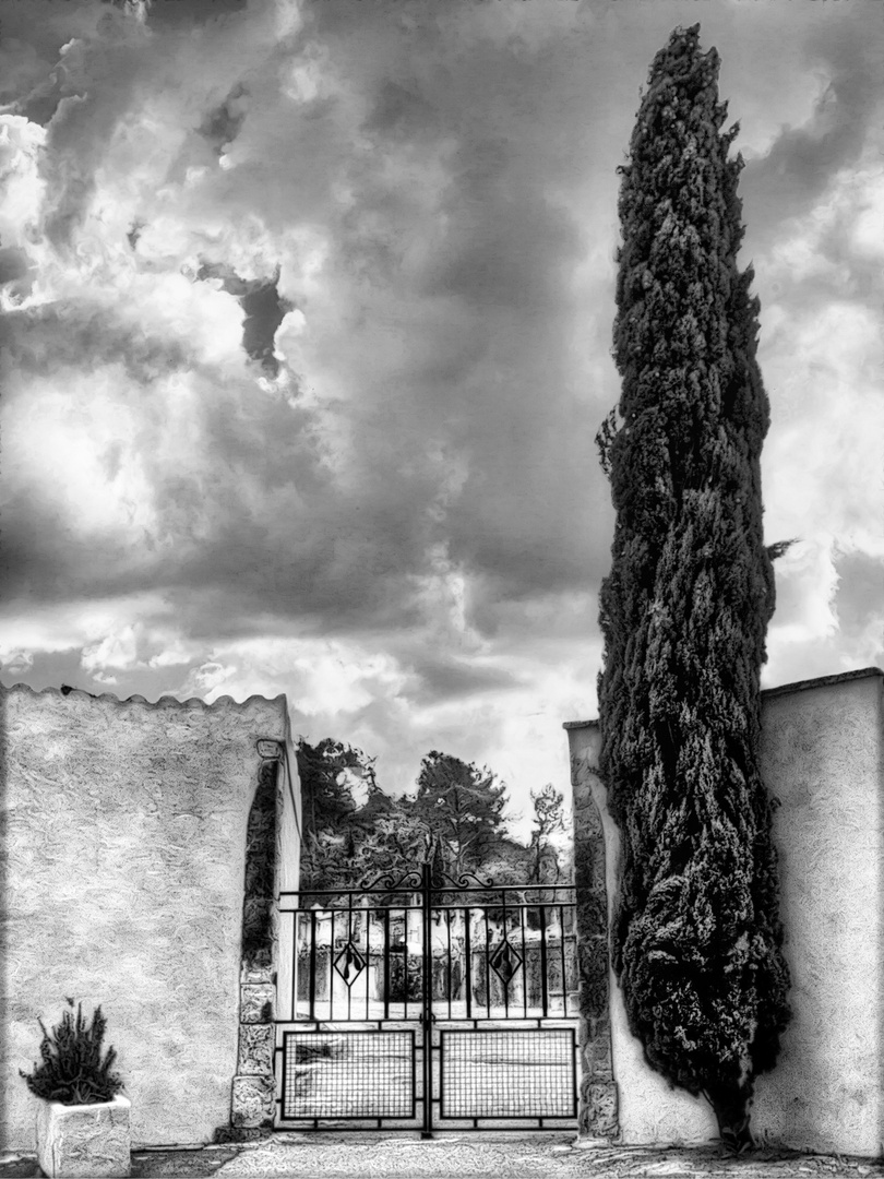 roussillon-eingang-friedhof