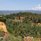 Roussillon - erbaut auf Ockerfelsen