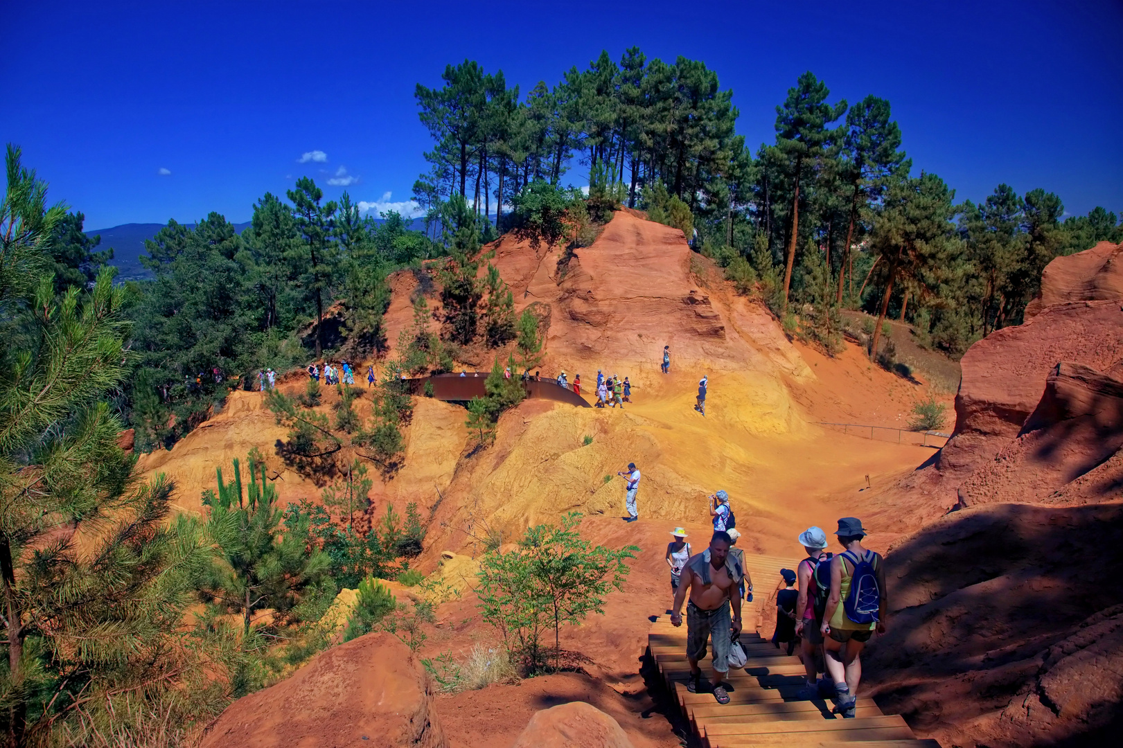 Roussillon mit seinen Ockerfelsen