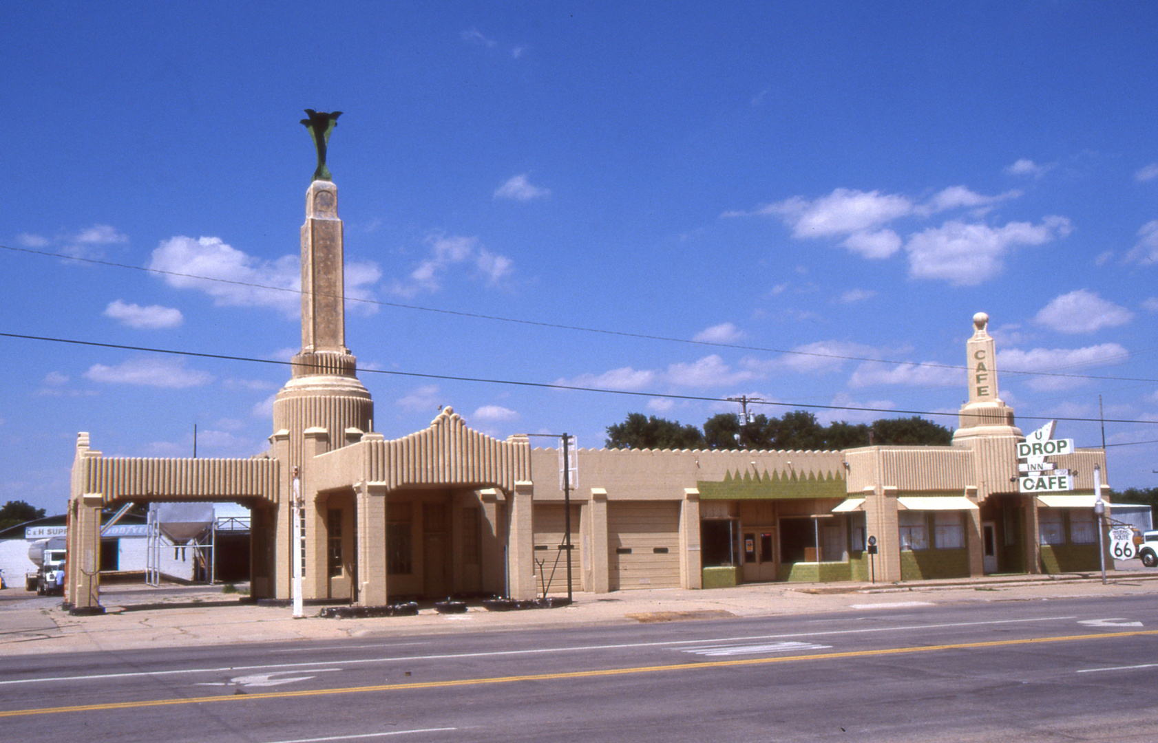 Route 66:  U Drop Inn Cafe in Shamrock - Texas
